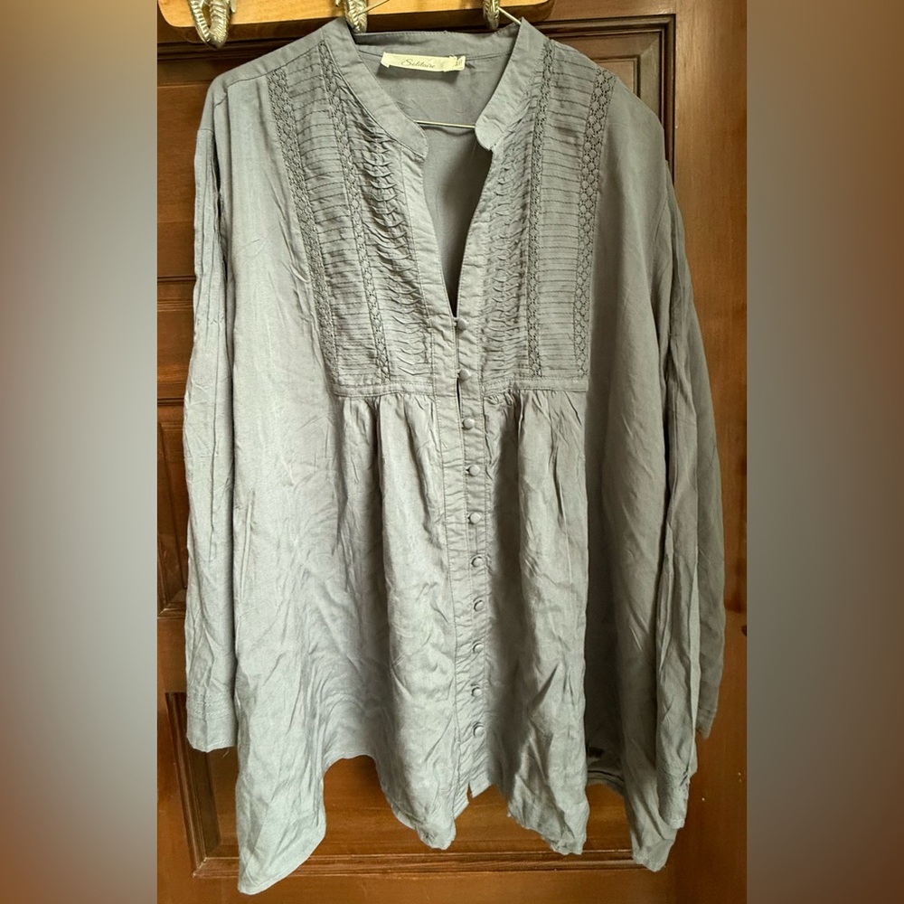 Solitaire Women’s Plus Size Gray Button-Up Blouse